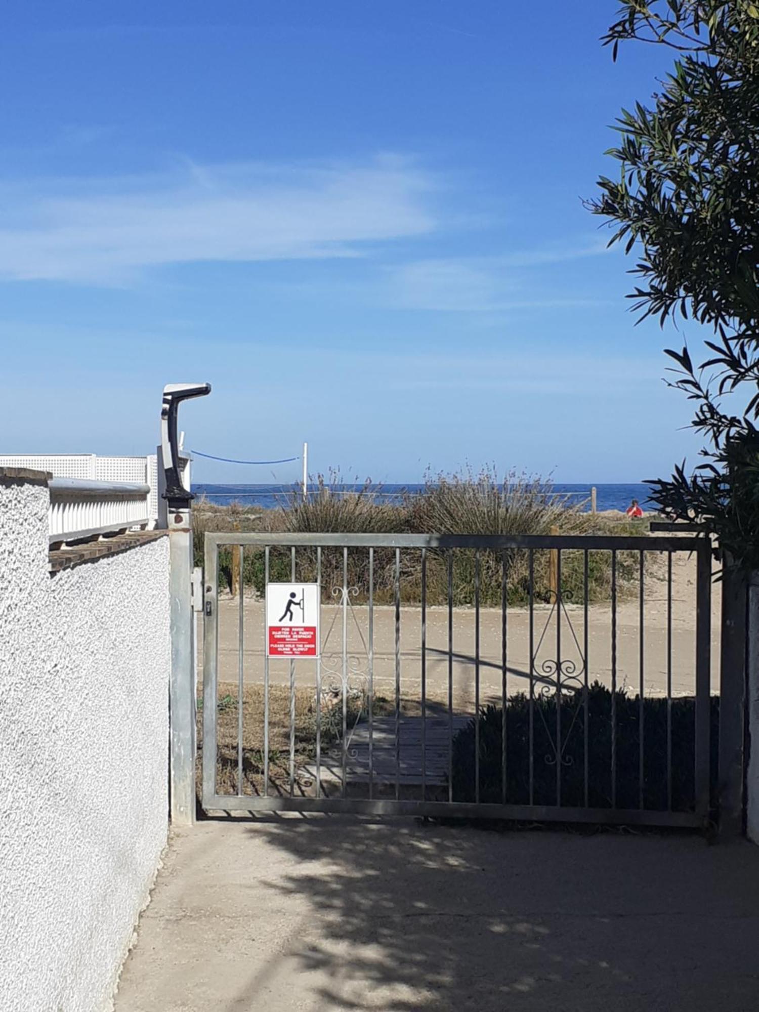 Oasis Apartments playa albaranas Denia Bagian luar foto